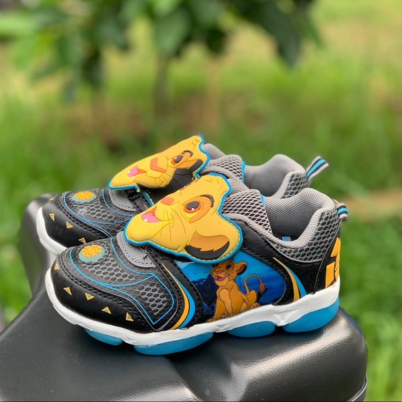 Disney Lion King Toddler Boys Light Up Shoes New - Picture 9 of 11